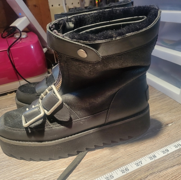 UGG Women’s Moto Punk Mini Boots Size 7 - Picture 3 of 9